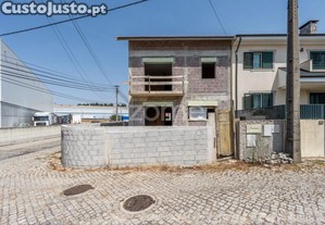 Terreno Com Moradia Em Construção T3 - Pedroso,...