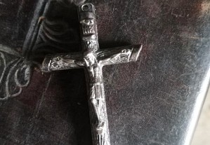 cruz antiga em metal