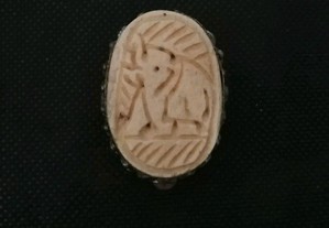 Caixinha comprimidos com tampa em osso figura de elefante
