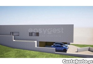 Moradia Em Construção Com Piscina Em Mesquita...
