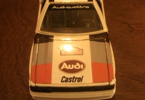 Carrinho de Colecção Burago anos 80/90, Audi Quattro Rally, escala 1/24