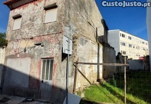 Moradia Independente Para Restaurar Totalmente...
