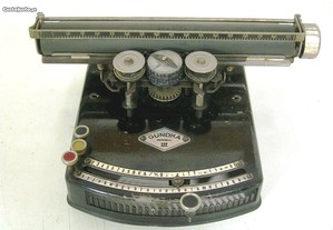 Maquina de escrever muito antiga 1920