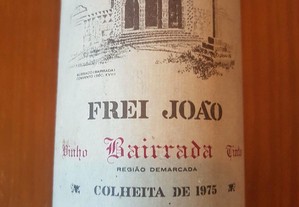 Vinho tinto antigo Frei João 1975 , RARO