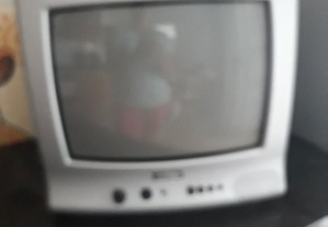 Televisão antiga pequena.