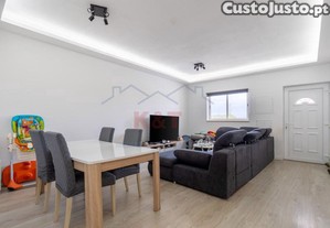Moradia T5 Com Vista Rio E Garagem E Bom Quintal