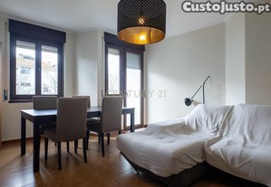 **Apartamento T5 na Foz do Douro   Excelente Oportunidade para Investimento ou Habitação Própria**