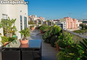 Apartamento T3 em Odivelas com Piscina e Estacionamento para 4 carros