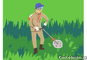 Limpeza de terrenos com roçadora
