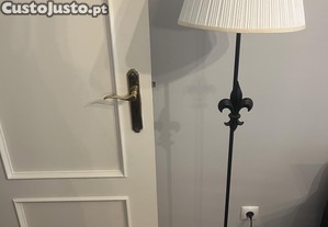 Candeeiro de pé