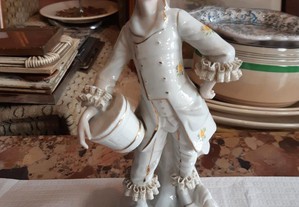 Linda Estatueta em Porcelana