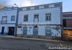 Moradia Com 2 Pisos Para Reabilitar Com Projeto...