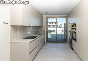 Apartamento T2 Em Condomínio Com Piscina Em...