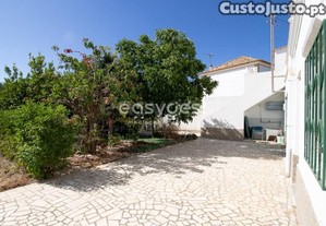Moradia Bi-Familiar E Terreno Com Arvores De...
