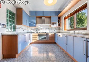 Quinta Com Duas Moradias Independentes A 1Km De...