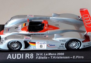 * Miniatura 1:43 AUDI R8 | 24h Le Mans 2000 | "100 Anos do Desporto Automóvel"