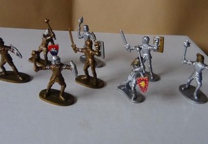 Cavaleiros medievais PVC (pintados)