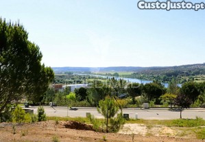 Lote para construção de moradia unifamiliar