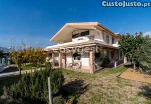Moradia Isolada T2+3 Com Terraço E Vista Serra...