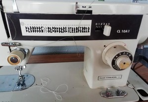 Máquina de costura Oliver