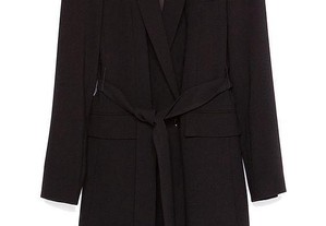Blazer comprido com cinto da Zara Woman