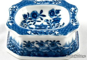 Saleiro bordo recortado porcelana decoração flores a azul