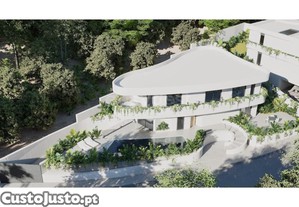 Moradia T5 Inovadora Na Portela Da Villa Em...