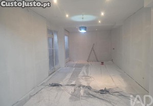 Loja / Estabelecimento Comercial em Gondomar (São Cosme), Valbom e Jovim de 47,00 m²