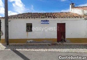 Moradia Para Recuperar Com Terreno Rústico Em...