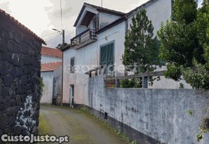 Moradia T4 Isolada Com Amplo Quintal E...