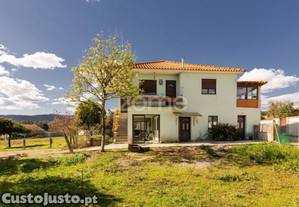 Moradia Com Terreno De 3.270 M², A 10 Minutos...