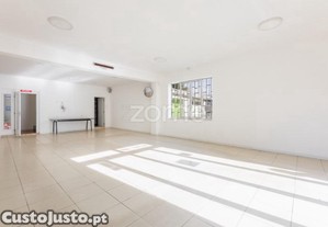 Loja Para Comércio Com Terraço Em Ferreiros -...