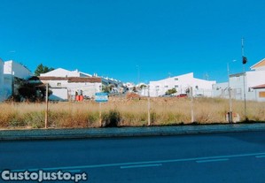 Moradias E Terrenos Urbanos Em Zona...