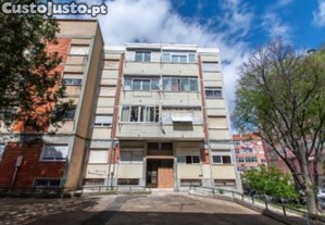 T2 Remodelado em Odivelas com Varanda, Cozinha Equipada e Rendimento Garantido