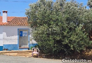 Moradia E Terreno Rústico Localizados Na...