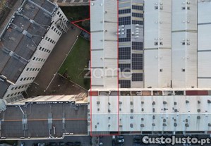 Armazém Industrial, Localizado Em Matosinhos.