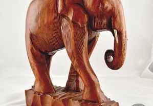 Vintage - Escultura de Elefante em madeira