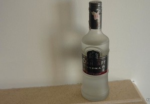 1 - Garrafa de Vodka Pyccknn - Ctahoapt, 1/2 L