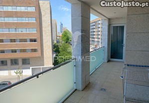 T3 cidade da maia, com 3 varandas e box para 2 carros