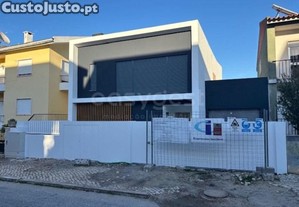 Moradia T9 Isolada Com Piscina E Barbecue - Loures