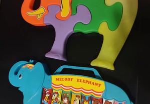 Puzzle e xilofone em forma de elefante