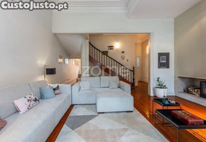 Moradia T3 +1 Com Jardim No Centro Da Cidade