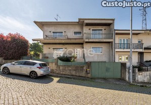 Moradia V4 Em Lamaçães: Conforto, Sossego E...