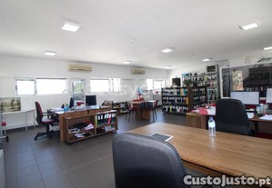 Espaço Para Escritório Com Afetação De Serviços...