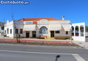 Restaurante Com Ocupação De 78 Pessoas E...