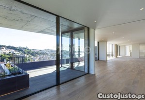 Apartamento Único No Porto, T3 C/ Mais De 400...