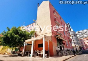 Restaurante Pronto A Funcionar Junto Avenida De...