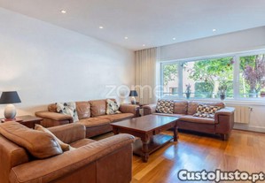 Elegante T4 Em Nevogilde Com 2 Suítes E...