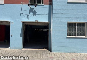 Garagem/Armazm para 100m com WC e Extrao de Fumos