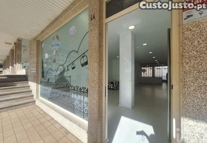 Loja / Estabelecimento Comercial em Rio Tinto de 105,00 m²